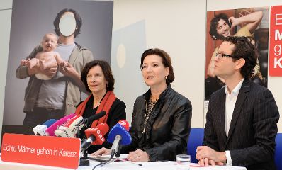 Am 12. November 2012 präsentierte Frauenministerin Gabriele Heinisch-Hosek (m.) die Väterkarenzkampagne Vol II im ZOOM Kindermuseum.