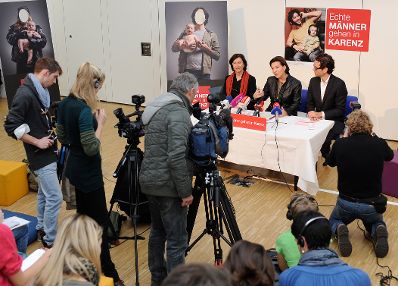 Am 12. November 2012 präsentierte Frauenministerin Gabriele Heinisch-Hosek (im Bild) die Väterkarenzkampagne Vol II im ZOOM Kindermuseum.