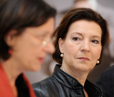 Am 12. November 2012 präsentierte Frauenministerin Gabriele Heinisch-Hosek (r.) die Väterkarenzkampagne Vol II im ZOOM Kindermuseum.