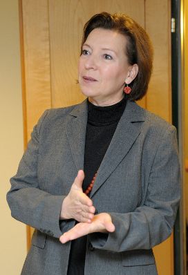 Am 3. Dezember 2012 besuchte Frauenministerin Gabriele Heinisch-Hosek (im Bild) im Rahmen der "16 Tage gegen Gewalt" das Austria Trend Hotel Ananas.