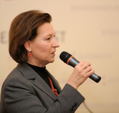 Am 3. Dezember 2012 begrüßte Frauenministerin Gabriele Heinisch-Hosek (im Bild) bei der Podiumsdiskussion „Was Frauen brauchen – Ansätze für mehr Gendergerechtigkeit im Steuersystem“.