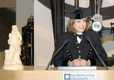 Am 4. Dezember 2012 besuchte Frauenministerin Gabriele Heinisch-Hosek die Barbarafeier im Technischen Museum Wien. Im Bild die Direktorin des Technischen Museum Wien, Gabriele Zuna-Kratky.
