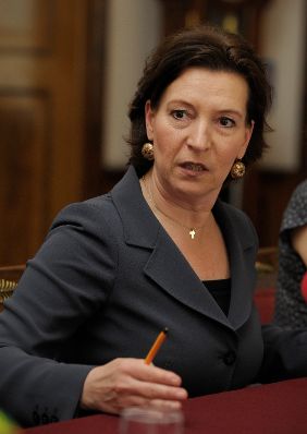 Am 7. Mai 2013 lud Frauenministerin Gabriele Heinisch-Hosek (im Bild) zum Hintergrundsgespräch zum Thema Familienförderungen.