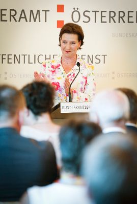 Am 19. Juni 2013 lud Frauenministerin Gabriele Heinisch-Hosek (im Bild) zur Verleihung des Johanna-Dohnal Preises 2013 ins Bundeskanzleramt.