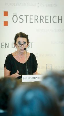 Am 19. Juni 2013 lud Frauenministerin Gabriele Heinisch-Hosek zur Verleihung des Johanna-Dohnal Preises 2013 ins Bundeskanzleramt.