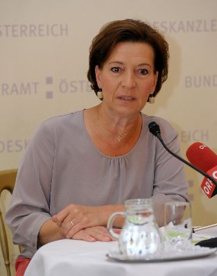 Am 20. August 2013 präsentierte Frauenministerin Gabriele Heinisch-Hosek (im Bild) die Sonderauswertung "Vereinbarkeit aus dem 6. Frauenbarometer – Beruf und Familie“.