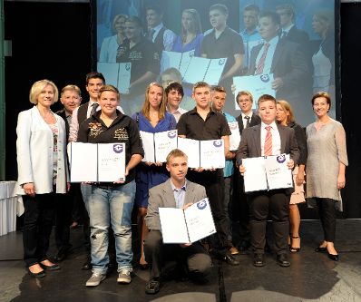 Am 4. September 2013 nahm Bundesministerin Gabriele Heinisch-Hosek (r.) am Lehrlingstag der Wiener Stadtwerke teil.