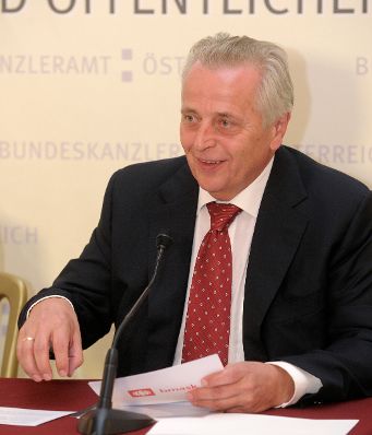 Am 9. September 2013 gab Frauenministerin Gabriele Heinisch-Hosek gemeinsam mit Sozialminister Rudolf Hundstorfer (im Bild) eine Pressekonferenz zum Thema „Faire Teilzeit – gerechte Entlohnung“.