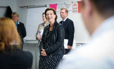 Am 23. September 2013 präsentierte Frauenministerin Gabriele Heinisch-Hosek das "Babymonat" an der Fachhochschule des bfi Wien GmbH.
