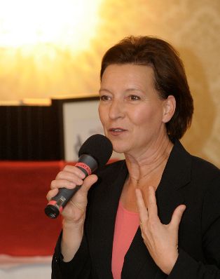 Am 15. Oktober 2013 nahm Frauenministerin Gabriele Heinisch-Hosek (im Bild) an der Verleihung des Amazone Awards des Vereins Spungbrett teil.