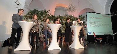 Am 23. Oktober 2013 nahm Frauenministerin Gabriele Heinisch-Hosek (im Bild) bei der Diskussion "Wir gestalten Zukunft" der AMS-Tagung "Gleichbehandlung und Frauenförderung im AMS" teil.