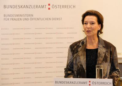 Am 23. Oktober 2013 lud Frauenministerin Gabriele Heinisch-Hosek (im Bild) zur Verleihung des Frauen-Lebenswerk-Preises 2013 sowie des Käthe Leichter Preises 2013 ins Bundeskanzleramt.