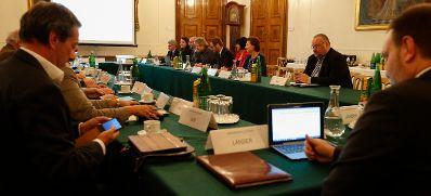 Am 11. November 2013 fand der Auftakt zu den Beamtengehaltsverhandlungen mit Bundesministerin für Frauenangelegenheiten und Öffentlichen Dienst Gabriele Heinisch-Hosek statt.