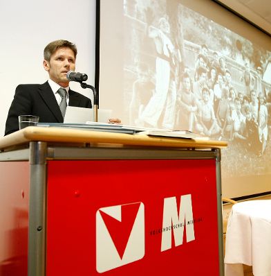 Am 27. Jänner 2010 besuchte Staatssekretär Josef Ostermayer die Eröffnung der Austellung "Die Kinder von Maison d´lzieu".
