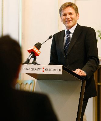Am 29. Juli 2010 bestellte der Bundeskanzler den Wirtschaftstreibenden Marco Cirillo zum Mitglied der bei der Bundesanstalt "Statistik Österreich" eingerichteten Wirtschaftskurie. Damit hat er das Recht, die Bezeichnung "Kommerzialrat für die Statistik" zu führen. Im Bild Staatssekretär Josef Ostermayer.