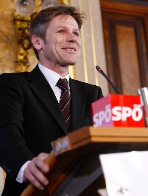Am 26. Februar 2010 fand im Parlament eine Veranstaltung zum Thema "Informations- und Kommunikationstechnologie" statt. Im Bild Staatssekretär Josef Ostermayer bei der Eröffnungsrede.