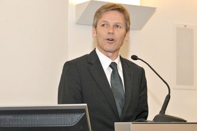 Am 13. Oktober 2011 eröffnete Staatssekretär Josef Ostermayer die Enquete der österreichischen Raumordnungskonferenz (ÖROK) zum Österreichischen Raumentwicklungskonzept (ÖREK) im Schloss Schönbrunn.