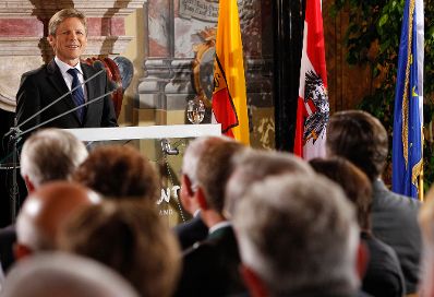 Am 16. August 2011 nahm Bundeskanzler Werner Faymann gemeinsam mit Staatssekretär Josef Ostermayer (im Bild) an der Festveranstaltung anlässlich der Lösung der Kärntner Ortstafelfrage in Klagenfurt teil.