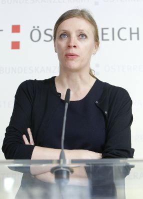 Am 21. März 2012 Präsentation des 2. Österreichischen Baukulturreport im Volksgarten Pavillion. Prof. Bettina Götz.