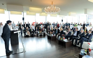 Am 11. Juni 2012 nahm Staatssekretär Josef Ostermayer (r.) an der Veranstaltung "Wertvolles Österreich - Nation Branding Austria" teil. Im Bild (l.) Experte Simon Anholt.