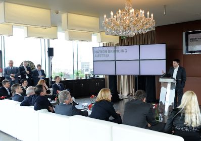 Am 11. Juni 2012 nahm Staatssekretär Josef Ostermayer an der Veranstaltung "Wertvolles Österreich - Nation Branding Austria" teil. Im Bild (r.) Experte Simon Anholt.