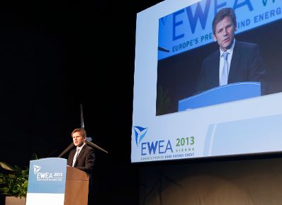 Am 4. Februar eröffnete Staatssekretär Josef Ostermayer (im Bild) die European Wind Energy Association 2013 im Messezentrum Wien.