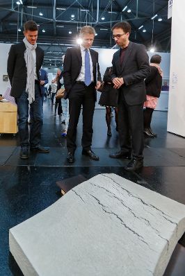 Am 2. Oktober 2014 besuchte Kunst- und Kulturminister Josef Ostermayer (m.) die Vienna International Art Fair.