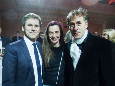 Kunst- und Kulturminister Josef Ostermayer (l.) beim Europäischen Filmpreis in Riga am 13. Dezember 2014. Im Bild mit Produzentin Gabriele Kranzlbinder und Regisseur Hubert Sauper.