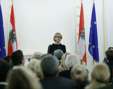 Am 16. Dezember 2014 überreichte Kunst- und Kulturminister Josef Ostermayer das Goldene Ehrenzeichen für Verdienste um die Republik Österreich an Otto Retzer.