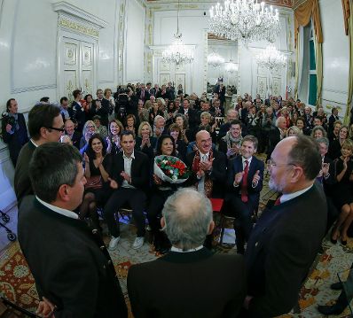 Am 16. Dezember 2014 überreichte Kunst- und Kulturminister Josef Ostermayer das Goldene Ehrenzeichen für Verdienste um die Republik Österreich an Otto Retzer.