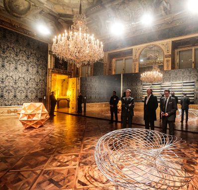 Am 20. November 2015 eröffnete Kunst- und Kulturminister Josef Ostermayer die Ausstellung "Olafur Eliasson: Baroque Baroque" im Winterpalais.