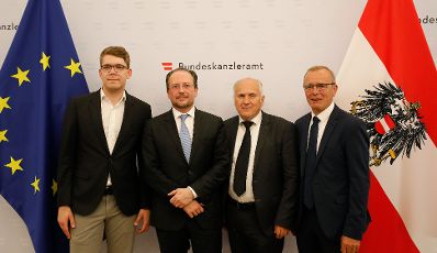 Am 15. Juni 2019 empfing Bundesminister Alexander Schallenberg (2.v.l.) den Volksgruppenbeirat im Bundeskanzleramt