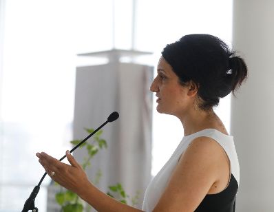 Am 22. Juni 2018 nahm Bundesminister Alexander Schallenberg an der Vorstellung der Ringturmverhüllung teil. Im Bild Daniela Kostova.