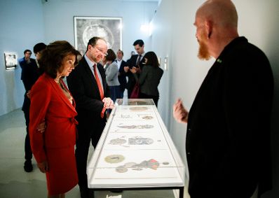 Am 22. August 2019 besuchte Bundeskanzler Brigitte Bierlein (l.) gemeinsam mit Bundesminister Alexander Schallenberg (m.) die Landesgalerie NÖ und die Kunsthalle Krems.