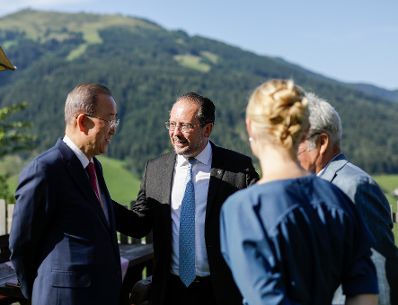 Am 26. August 2019 nahm Bundesminister Alexander Schallenberg (2.v.l.) am Forum Alpbach teil. Im Bild mit Ban Ki-moon (l.) beim High-Level Retreat “Promoting the SDGs in Europe”.