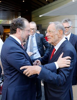 Am 5. September 2019 besuchte Bundesminister Alexander Schallenberg (l.) das "Museo del Prado". Im Bild mit Javier Solana (r.).