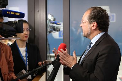 Am 16. September 2019 nahm Bundesminister Alexander Schallenberg (r.) am Europäischen Rat in Brüssel teil. Im Bild beim Doorstep.