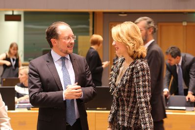 Am 16. September 2019 nahm Bundesminister Alexander Schallenberg (l.) am Europäischen Rat in Brüssel teil. Im Bild mit der finnischen Europaministerin Tytti Tuppurainen (r.).