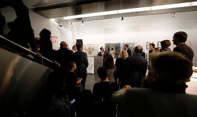 Am 24. September 2019 setzte Bundesminister Alexander Schallenberg seiner Reise anlässlich der UN-Generalversammlung nach New York fort. Im Bild bei der Eröffnung der Ausstellung „Resident Alien: Austrian Architects in America“.