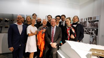 Am 24. September 2019 setzte Bundesminister Alexander Schallenberg seiner Reise anlässlich der UN-Generalversammlung nach New York fort. Im Bild bei der Eröffnung der Ausstellung „Resident Alien: Austrian Architects in America“.