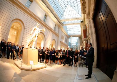 Am 2. Oktober 2019 besuchte Bundesminister Alexander Schallenberg (r.) New York. Im Bild bei der Eröffnung der Ausstellung „The Last Knight“ im Metropolitan Museum of Art.