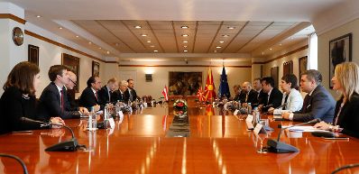 Am 7. Oktober 2019 besuchte Bundesminister Alexander Schallenberg (4.v.l.) Skopje. Im Bild bei dem Arbeitsgespräch mit Zoran Zaev, Ministerpräsident Nordmazedoniens (4.v.r.).