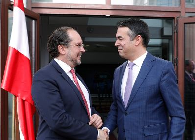 Am 7. Oktober 2019 besuchte Bundesminister Alexander Schallenberg (l.) Skopje. Im Bild bei dem Arbeitsgespräch mit Nikola Dimitrov, Außenminister Nordmazedoniens (r.).