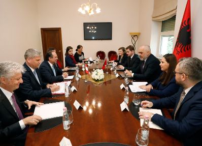 Am 8. Oktober 2019 reiste Bundesminister Alexander Schallenberg (l.) nach Albanien. Im Bild mit dem albaischen Premier Edi Rama (r.) beim Arbeitsgespräch.