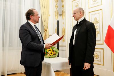 Am 10. Oktober 2019 überreichte Bundesminister Alexander Schallenberg (l.) den Großen Österreichischen Staatspreis an Thomas Larcher (r.).