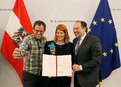 Am 6. Dezember 2019 nahm Bundesminister Alexander Schallenberg an der Verleihung der "outstanding artist awards" im Bundeskanzleramt teil.