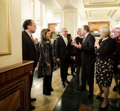 Am 1. Jänner 2020 besuchte Bundeskanzlerin Brigitte Bierlein (2.v.l.) und Bundesminister Alexander Schallenberg (l.) das Neujahrskonzert. Im Bild mit dem kroatischen Minister Gordan Grlić Radman (3.v.l.) und dem schwedischen Ministerpräsidenten Stefan Löfven (5.v.l.).