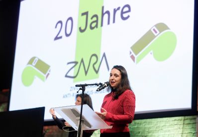 Am 26. Oktober 2019 eröffnet Bundesministerin Ines Stilling die Benefizveranstaltung anlässlich des 20-jährigen Bestehens des Vereins ZARA.