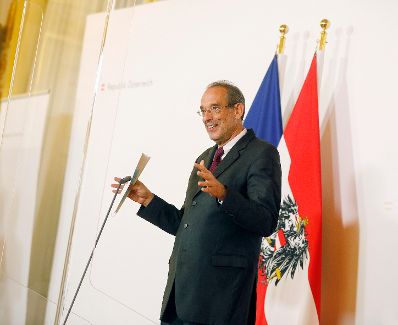 Wissenschaftsminister Heinz Faßmann beim Doorstep vor dem Ministerrat am 30. September 2020.