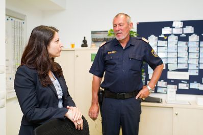 Am 1. Juni 2016 besuchte Staatssekretärin Muna Duzdar die Polizeistation Lassallestraße in 1020 Wien.